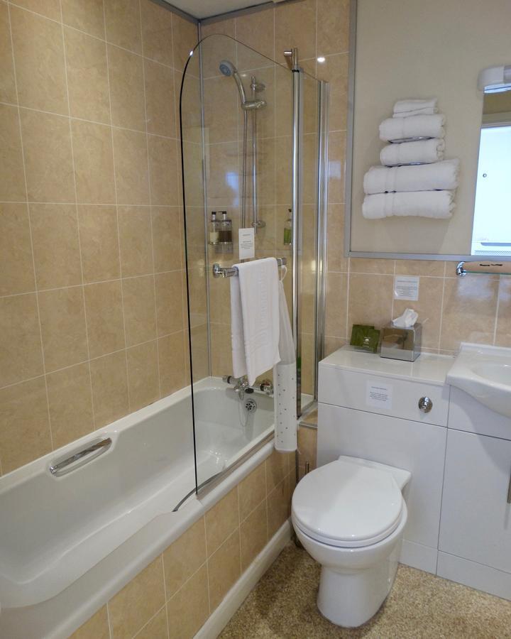 Small Double Room with Bath- Pets not allowed